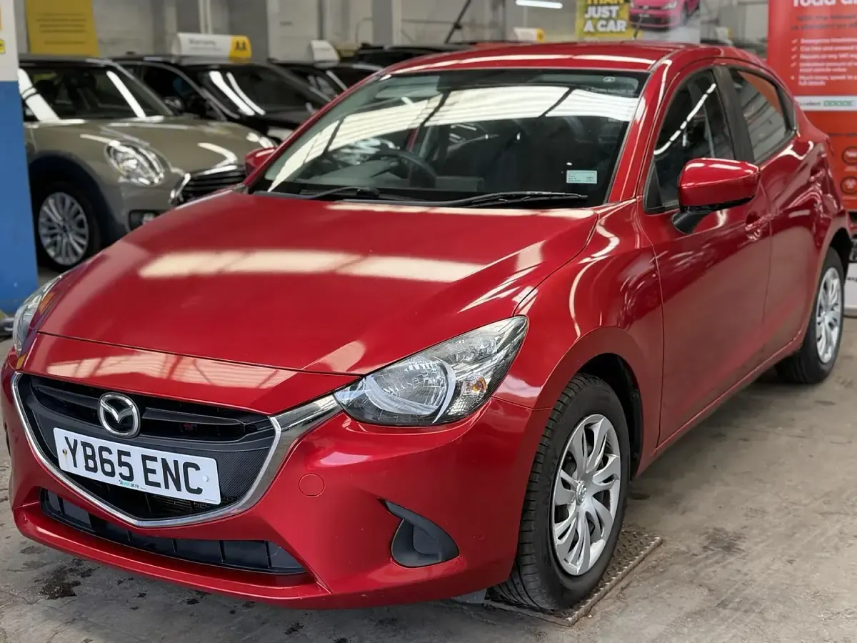 Used Mazda 2 75 HP (55 kW) 2015 Red Hatchback