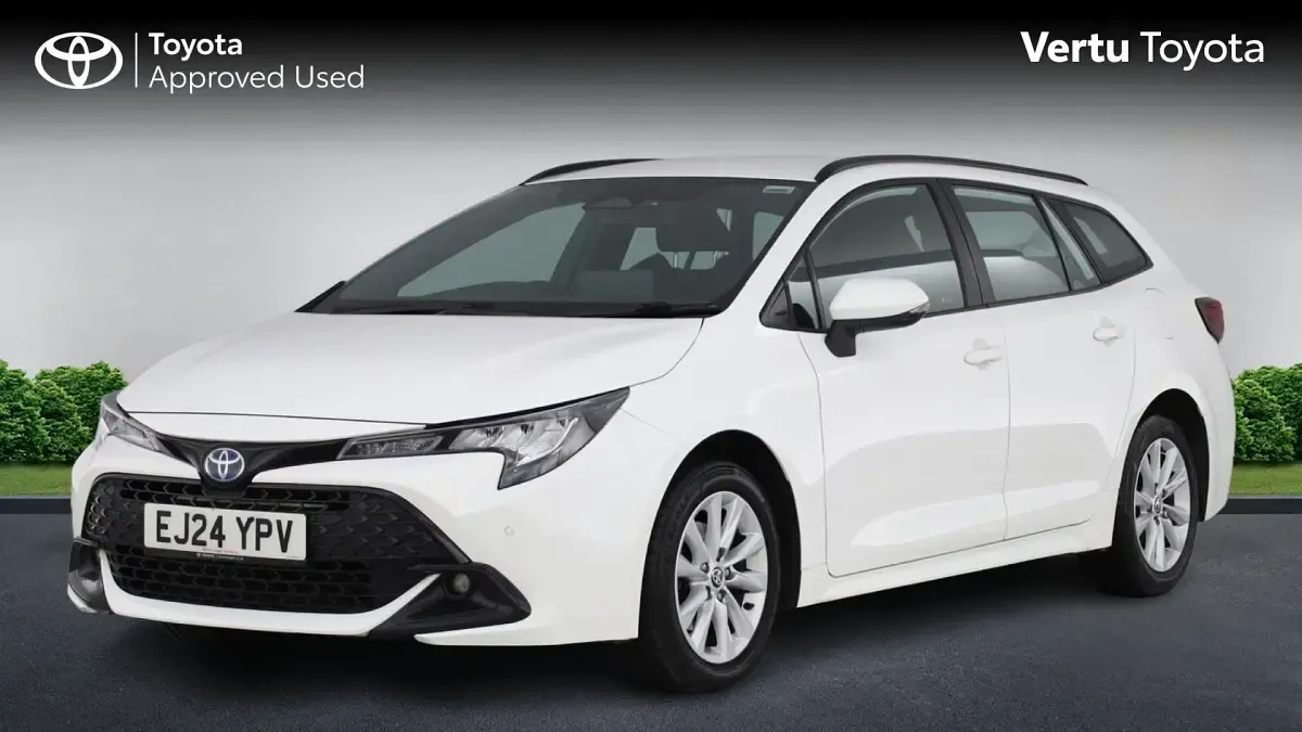 Used Toyota Corolla 140 HP (102 kW) 2024 Pure white (solid paint) Estate
