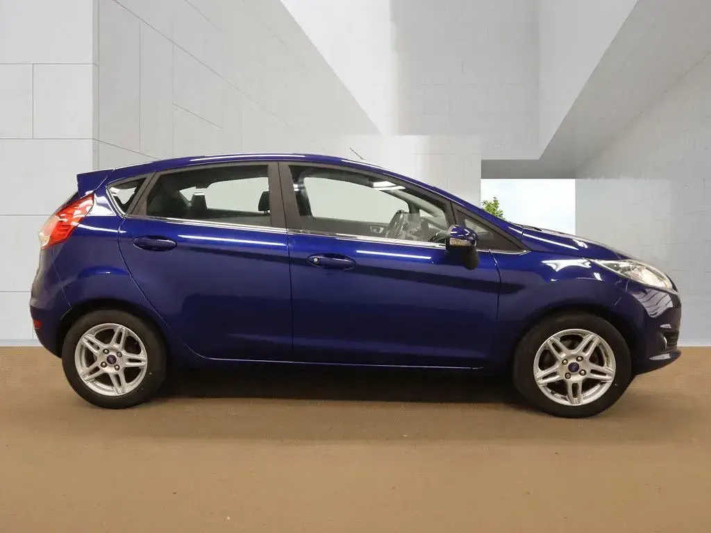 Used Ford Fiesta Zetec 82 HP (60 kW) 2014 Blue Hatchback