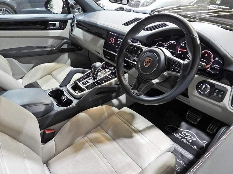 Used Porsche Cayenne 440 HP (323 kW) 2020 Black SUV