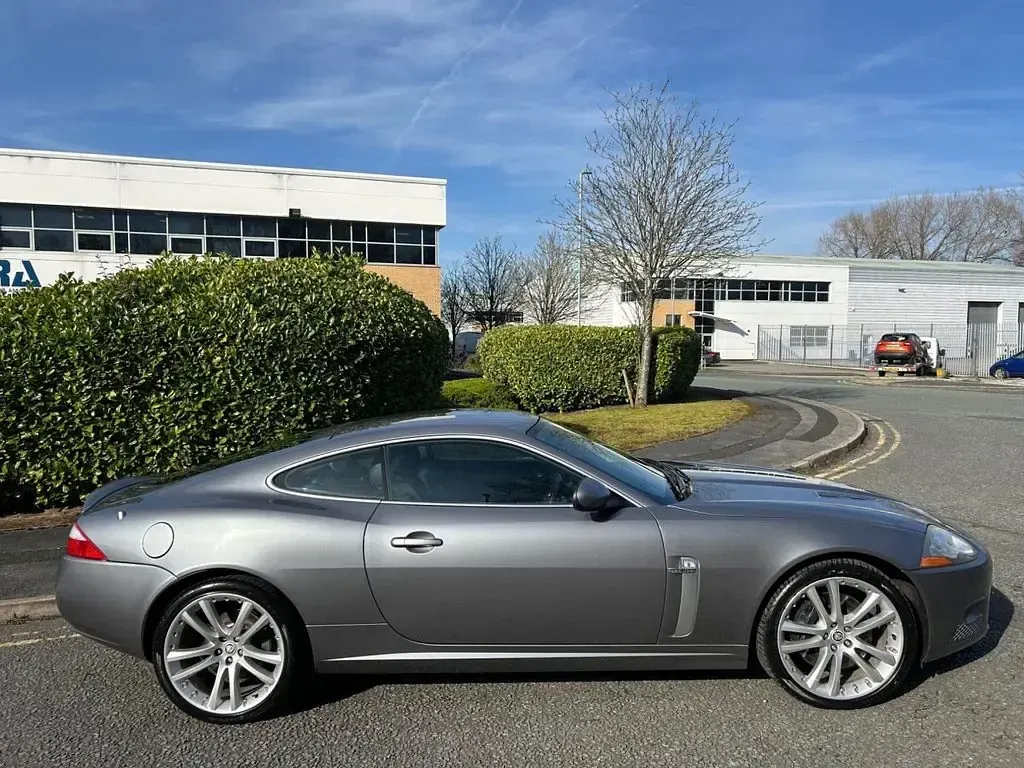 Used Jaguar XKR 420 HP (308 kW) 2007 Grey Coupe