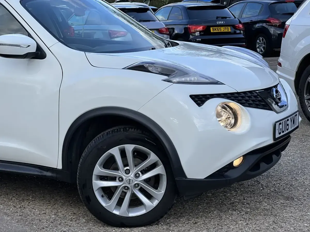 Usado Nissan Juke Acenta 115 HP (84 kW) 2016 Branco SUV