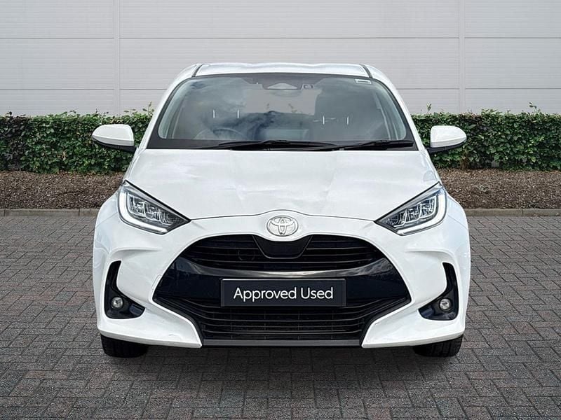 Used Toyota Yaris Hybrid Design 2024 White Hatchback