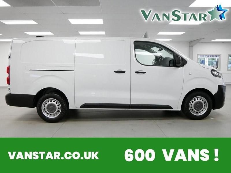 White Used 2024 Vauxhall Vivaro Edition Van | £19,689 (A bit pricey) - Image 1/4