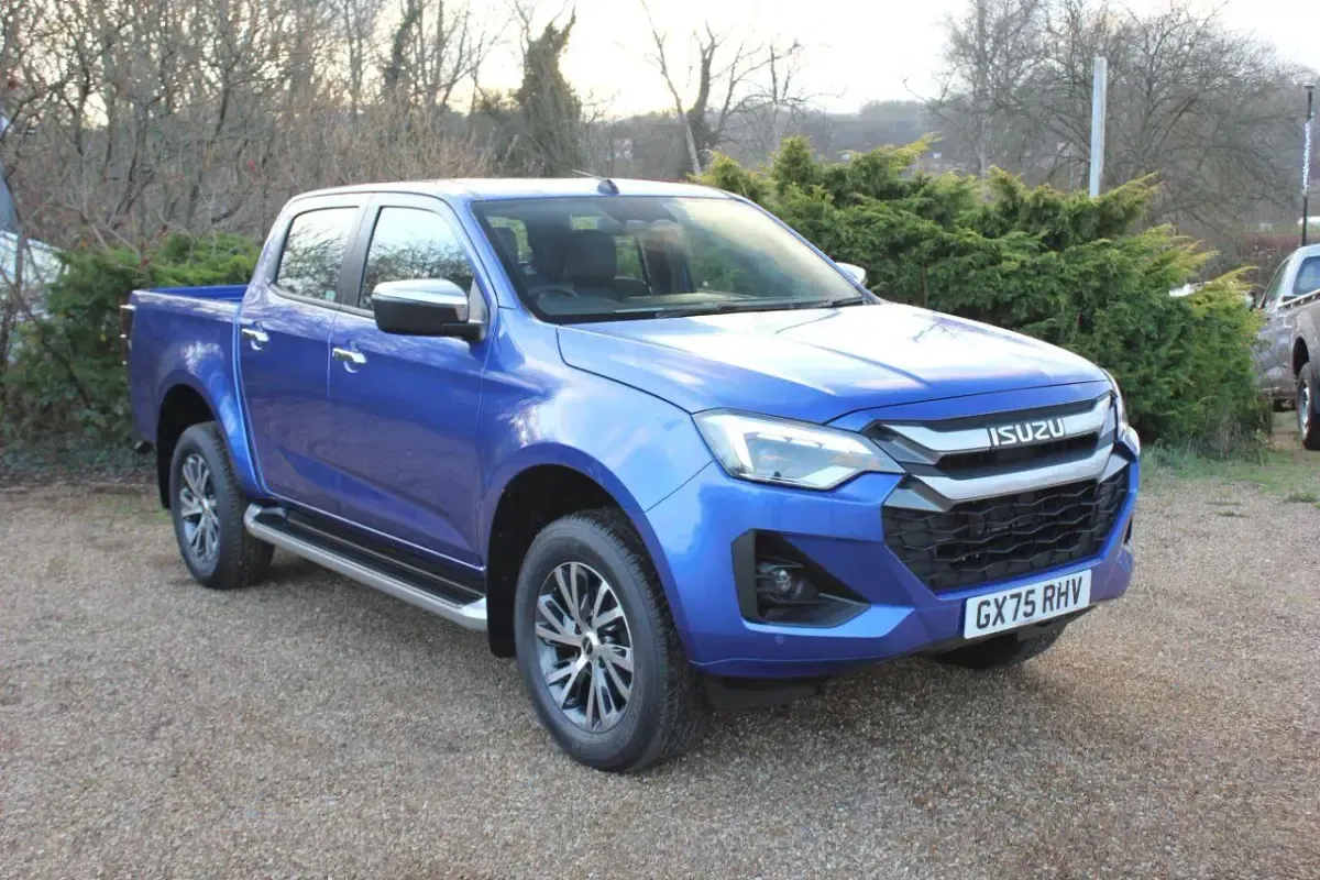 New Isuzu D-Max 2025 Blue Pickup