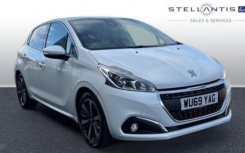 Used Peugeot 208 S 82 HP (60 kW) 2019 White Hatchback
