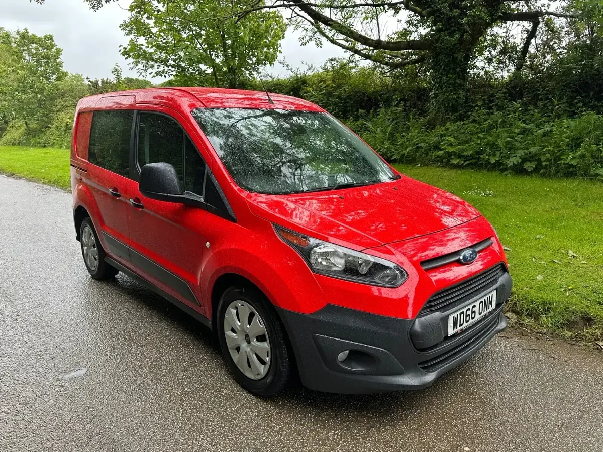 Used Ford Transit Connect 2017 Red MPV