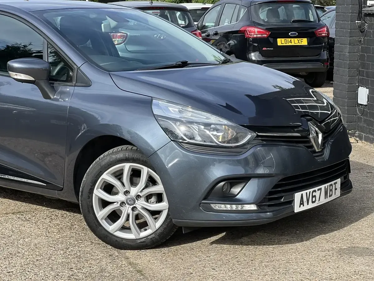 Used Renault Clio Dynamique 88 HP (64 kW) 2017 Grey Hatchback