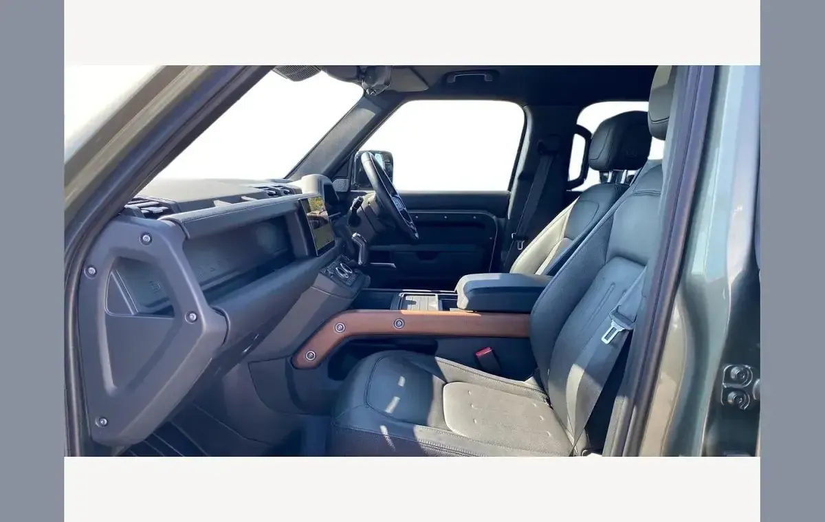 Used Land Rover Defender 400 HP (294 kW) 2025 Green SUV
