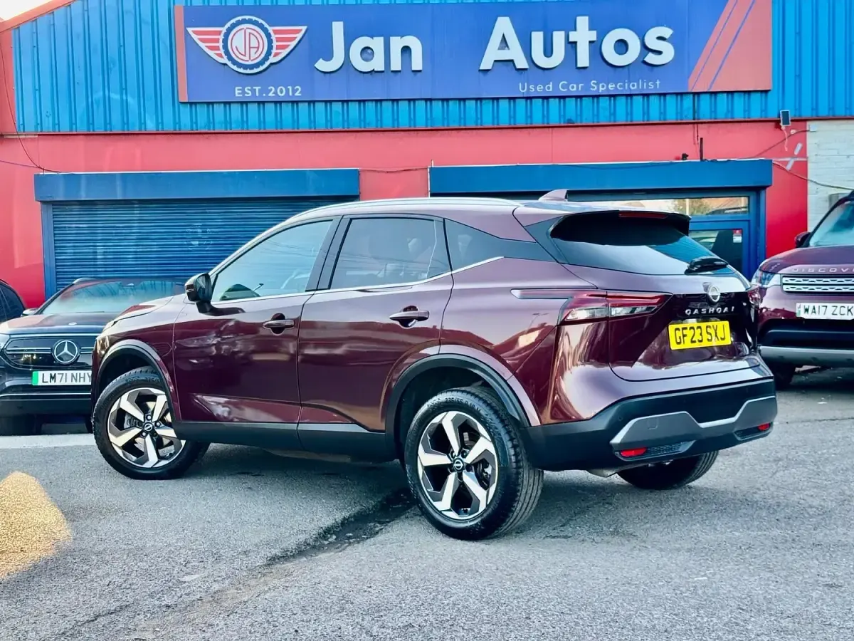 Used Nissan Qashqai N-Connecta 158 HP (116 kW) 2023 Red SUV
