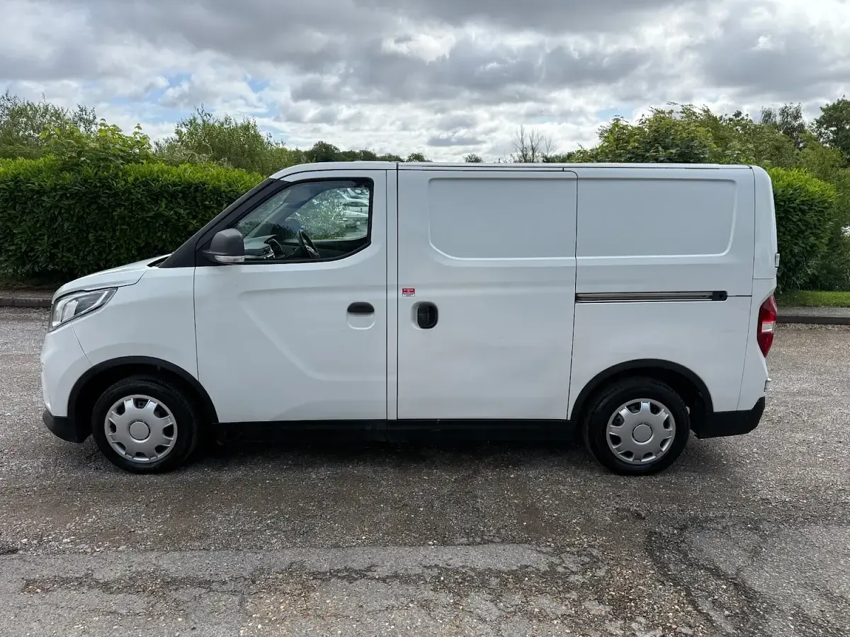 Used Maxus eDeliver 3 89 kW (122 HP) 2022 White Van