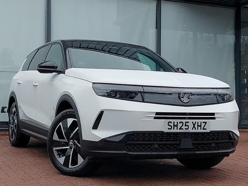 White New 2025 Vauxhall Grandland X SUV | £28,998 (Good price) - Image 1/4