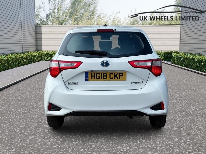 Used Toyota Yaris Hybrid 2018 White Hatchback