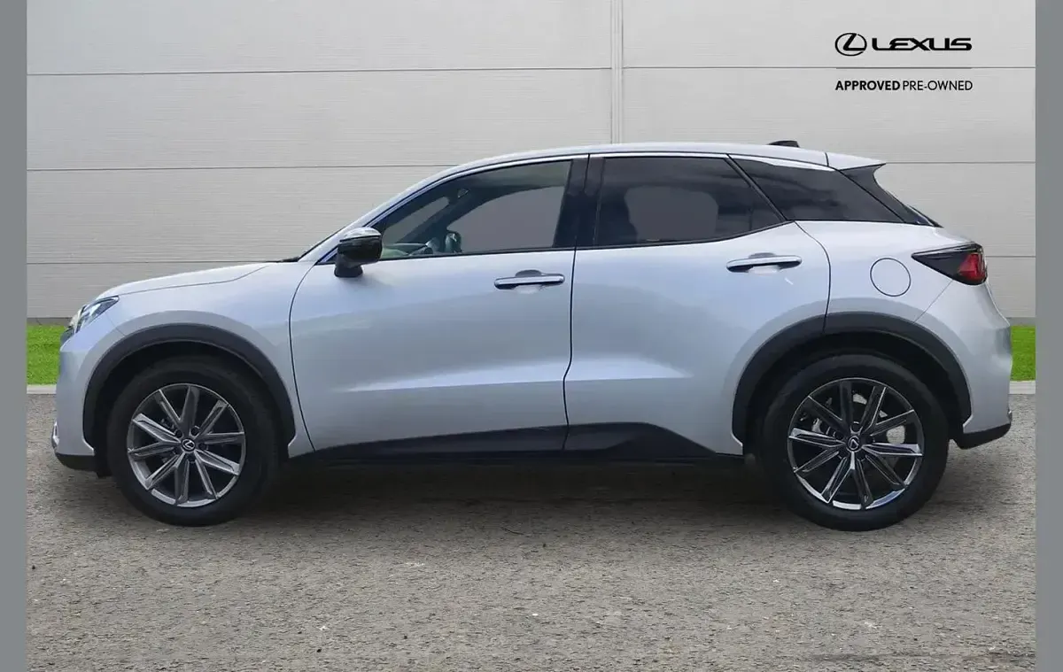 Used Lexus LBX 134 HP (98 kW) 2025 Silver SUV