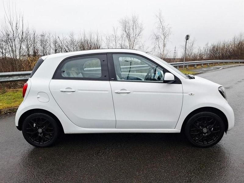Used Smart ForFour Proxy 90 HP (66 kW) 2015 White Hatchback