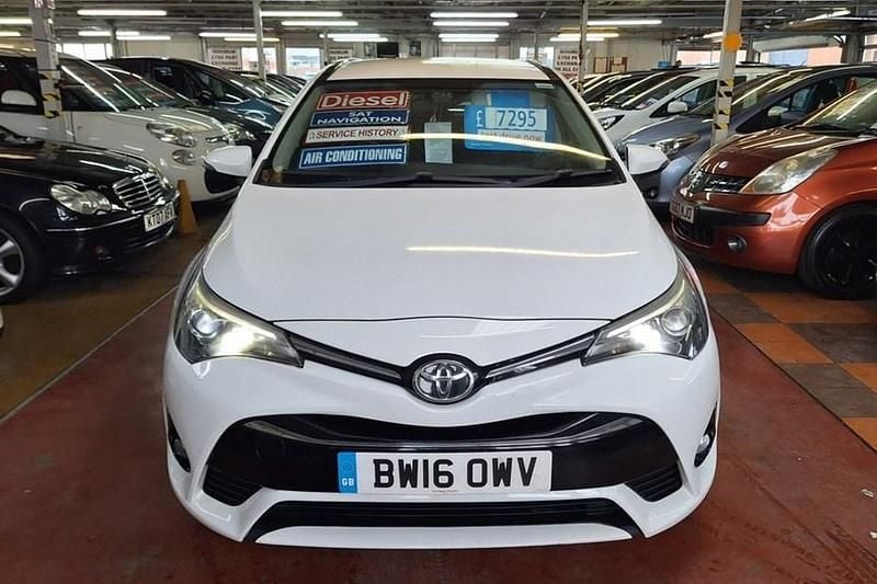 Used Toyota Avensis Business Edition 2016 White Estate