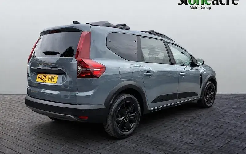 Used Dacia Jogger Extreme 141 HP (103 kW) 2024 Grey MPV