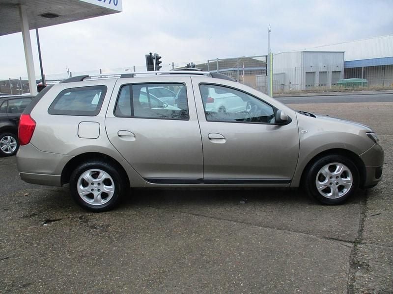 Used Dacia Logan MCV Lauréate 90 HP (66 kW) 2015 Beige Estate