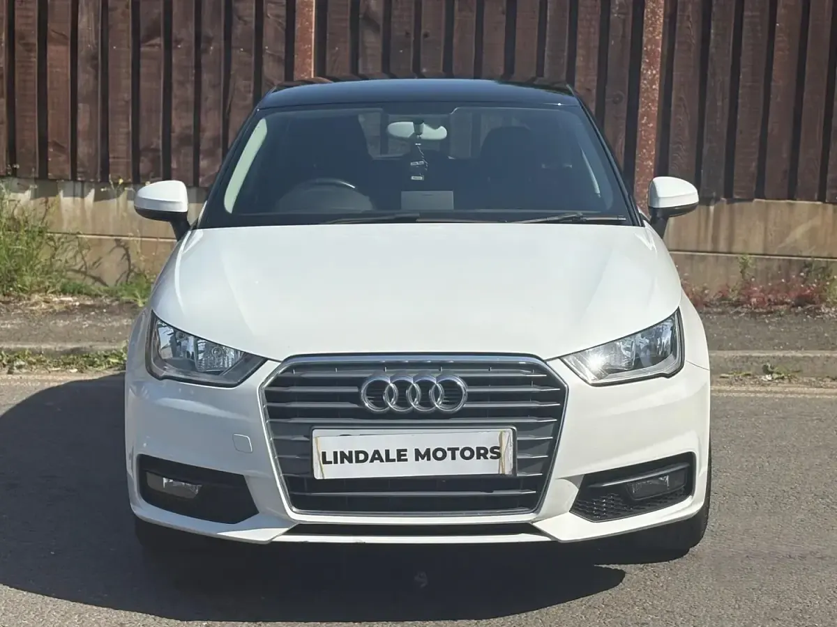 Used Audi A1 Sportback Sport 125 HP (91 kW) 2015 White Hatchback