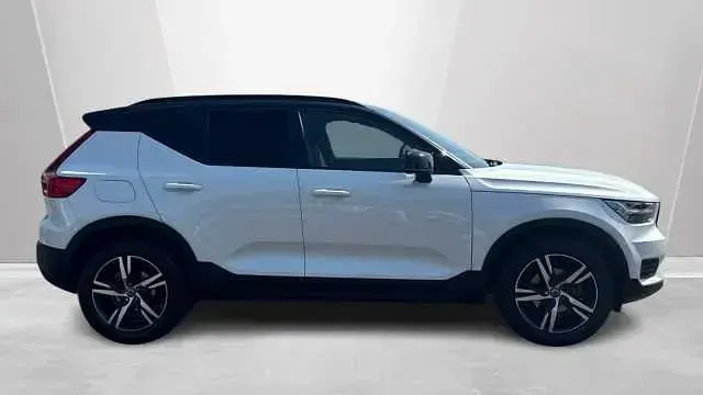 Used Volvo XC40 R-Design 161 HP (118 kW) 2022 SUV