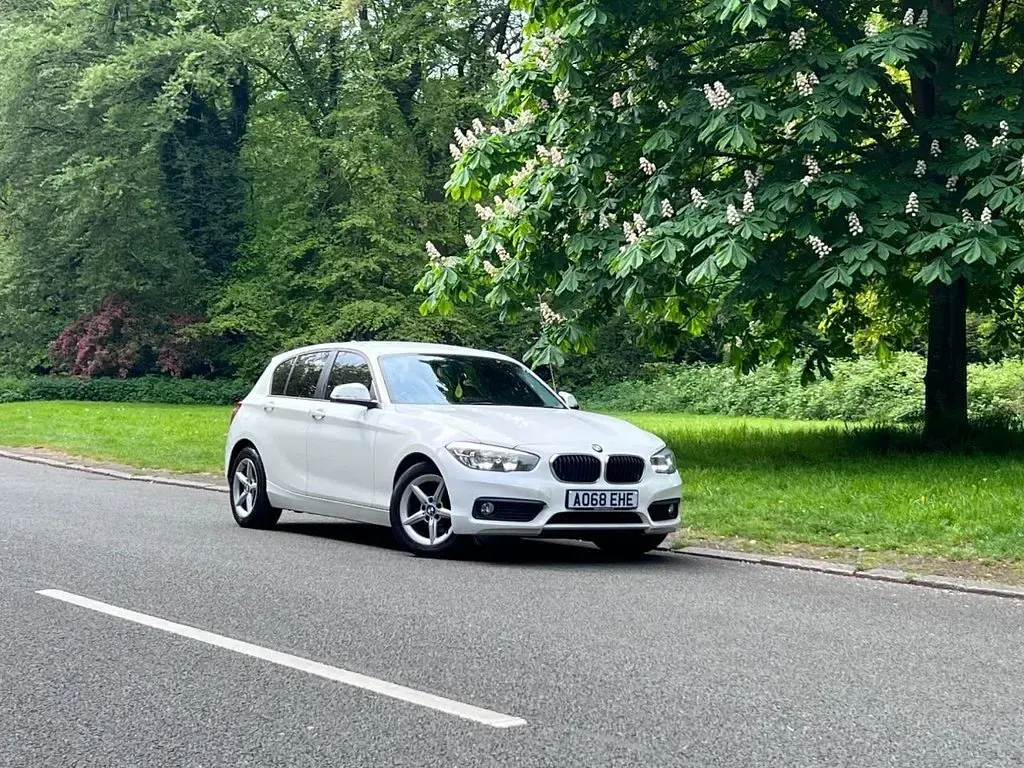 Used BMW 116 Comfort Edition 116 HP (85 kW) 2018 White Hatchback