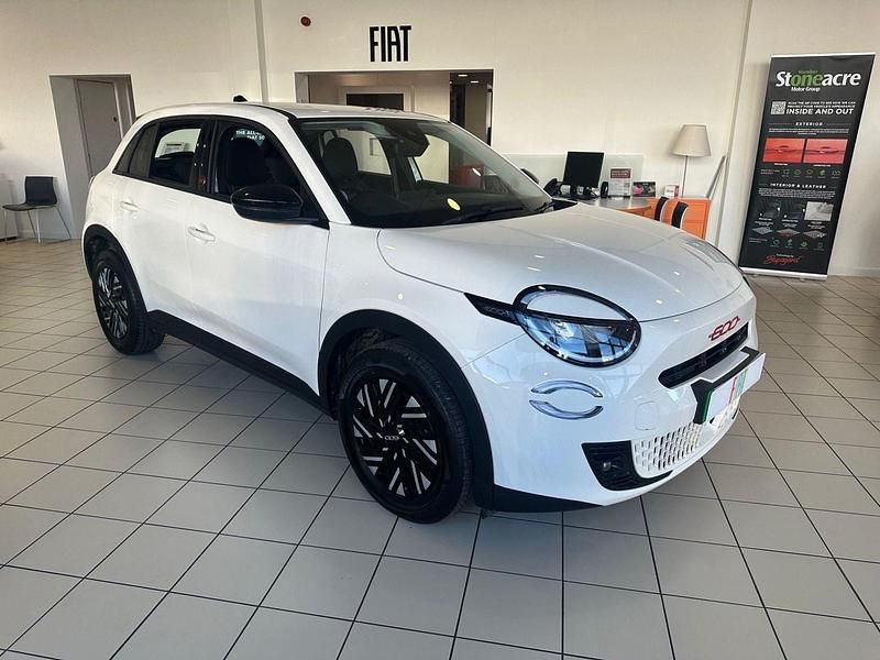 New Fiat 600 Red 114 kW (156 HP) 2025 White SUV
