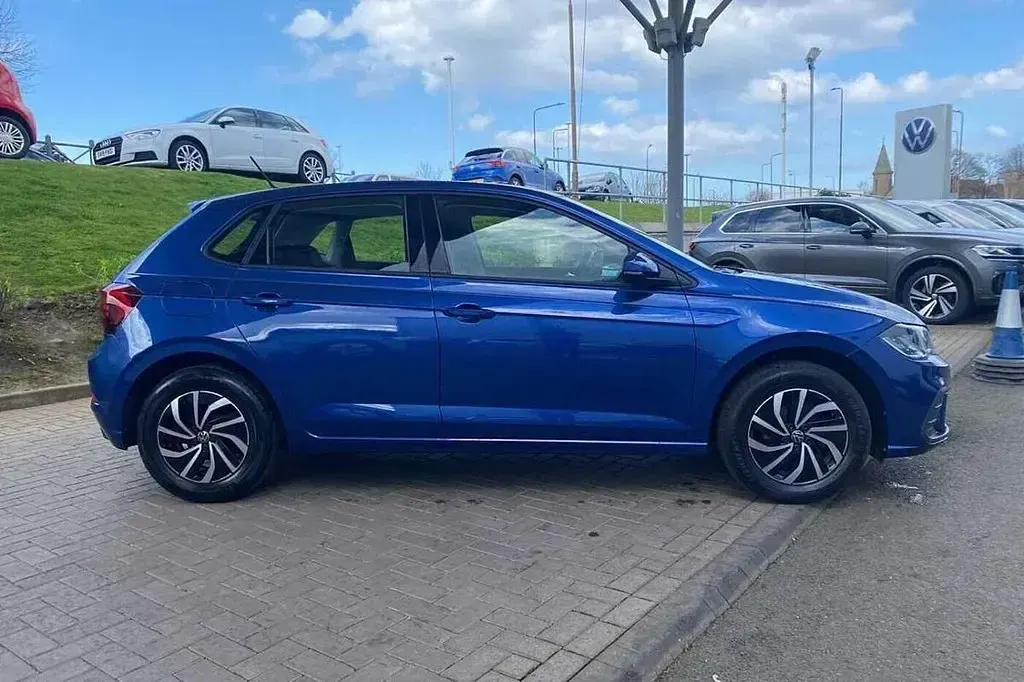 Usado VW Polo Life 80 CV (58 kW) 2023 Azul Utilitario