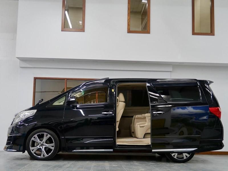 Begagnad Toyota Alphard 2012 Svart Minibuss