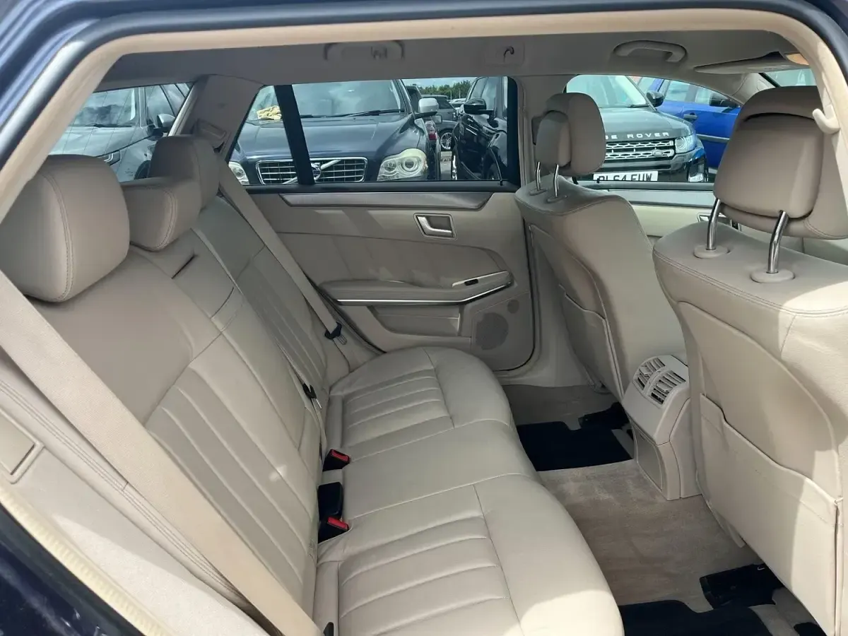 Used Mercedes E220 SE 2014 Blue Estate