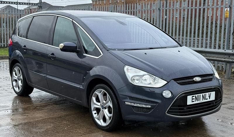 Begagnad Ford S-MAX Titanium 200 HK (147 kW) 2011 Grå Minibuss