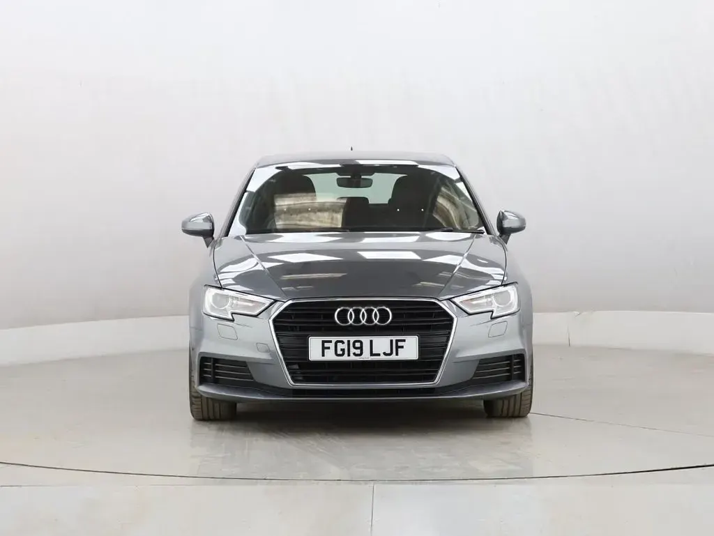 Begagnad Audi A3 Sportback Comfort 150 HK (110 kW) 2019 Grå Halvkombi