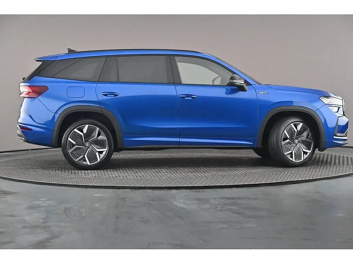 New Skoda Kodiaq SportLine 150 HP (110 kW) 2026 Race blue metallic SUV