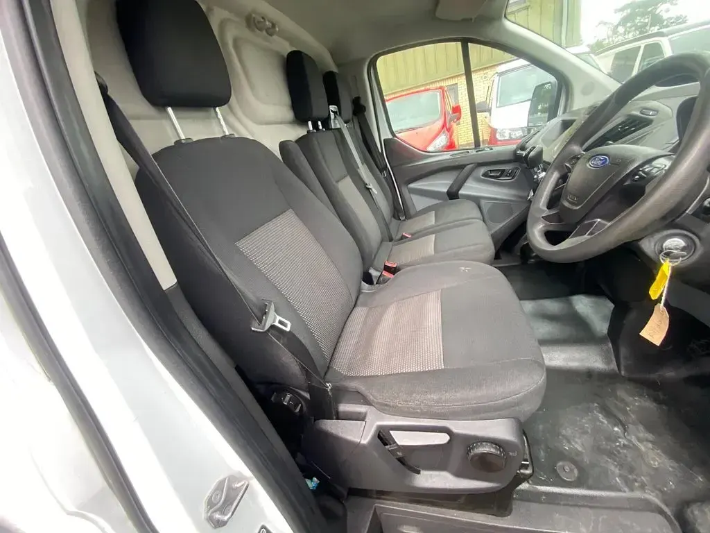 Used Ford Transit Custom 105 HP (77 kW) 2018 White Van
