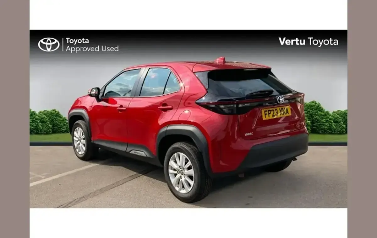 Used Toyota Yaris Cross 113 HP (83 kW) 2023 Red SUV