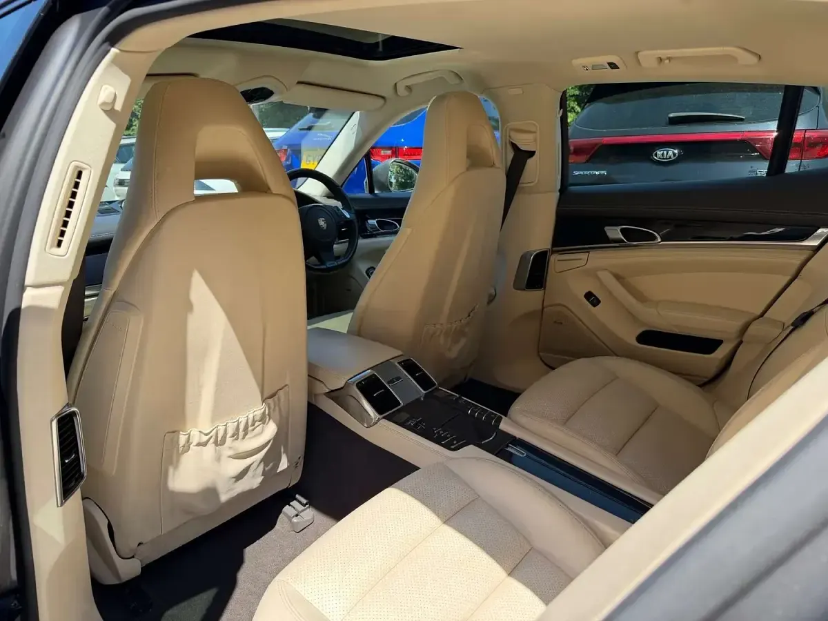 Used Porsche Panamera 300 HP (220 kW) 2013 Grey Hatchback