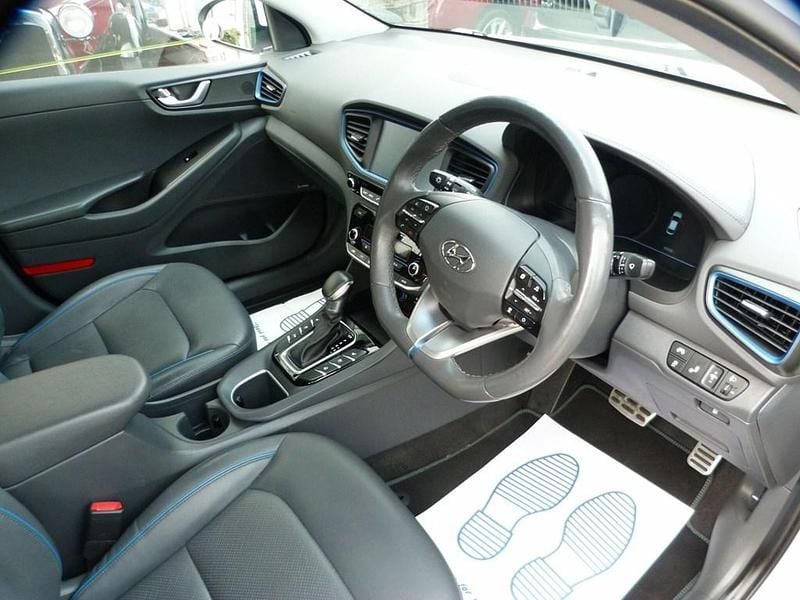 Used Hyundai Ioniq Premium SE 141 HP (103 kW) 2017 White Hatchback