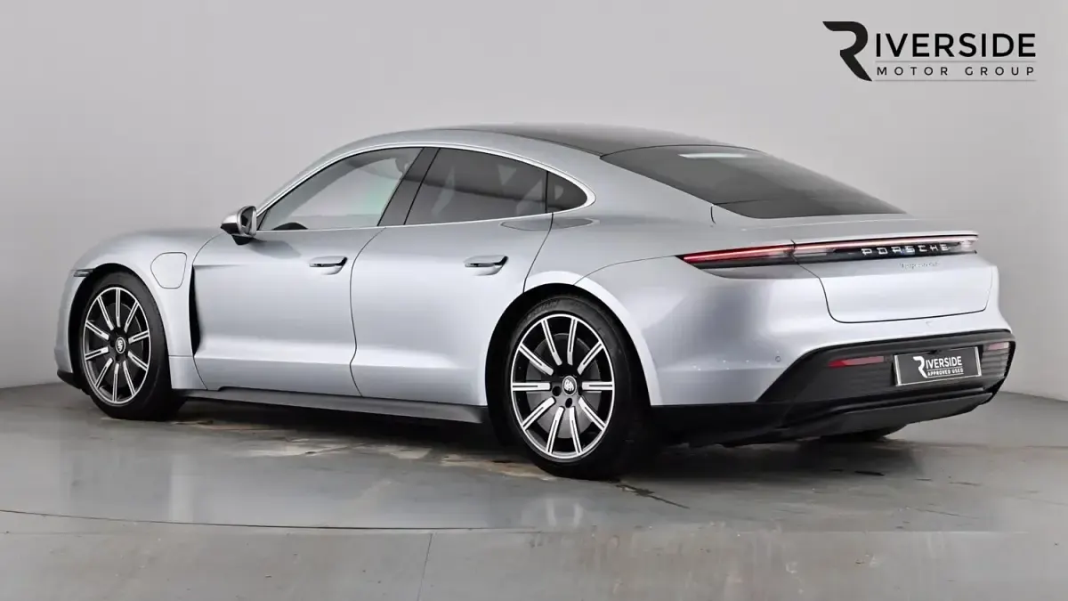 Usado Porsche Taycan Performance Package 419 kW (571 HP) 2023 Prateado Sedan