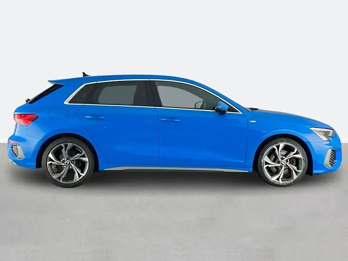 Używany Audi A3 S-Line 150 KM (110 kW) 2021 Niebieski Sedan/Limuzyna