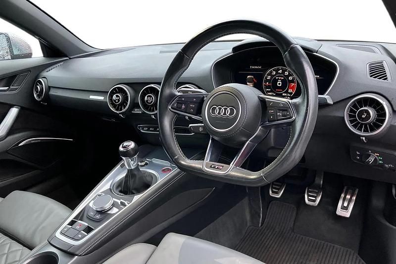 Used Audi TT Roadster Comfort 2017 Red Cabriolet