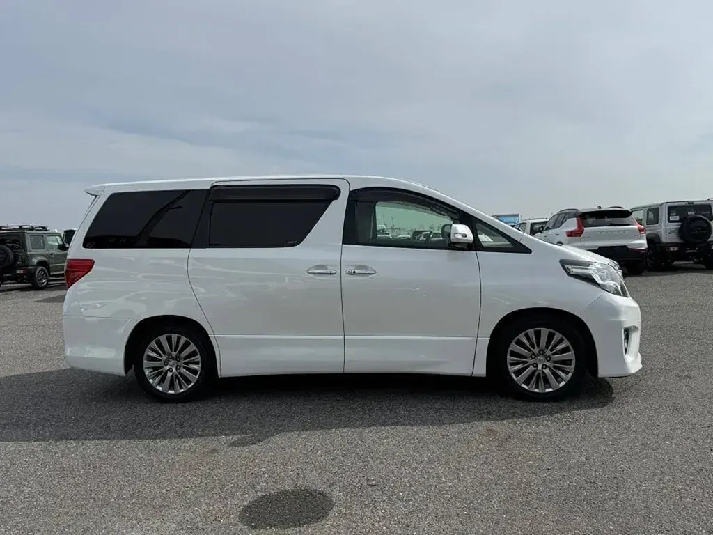 Used Toyota Alphard Edition 2014 Pearl white MPV