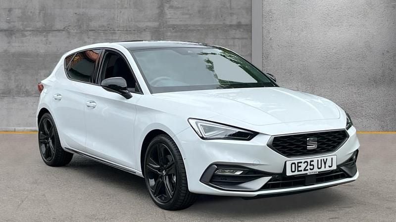 Metallic glacial white New 2025 Seat Leon Black Edition Hatchback | £25,240 - Image 1/4