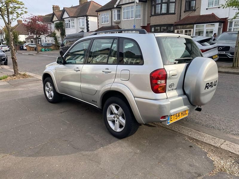 Silver Used 2005 Toyota RAV4 Estate | £2,595 (Fair price) - Image 1/4