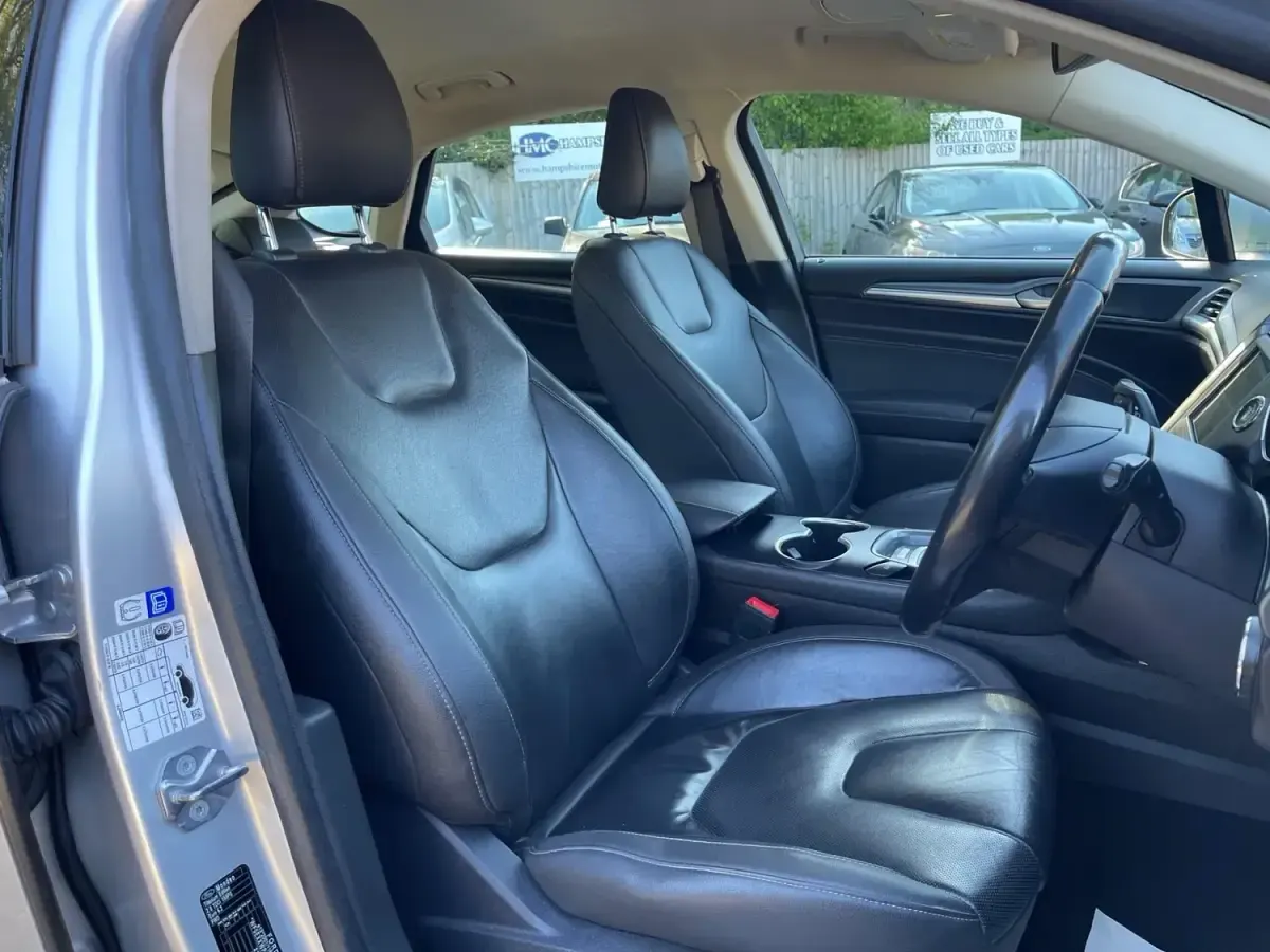 Usado Ford Mondeo Titanium 150 HP (110 kW) 2018 Prateado Citadino