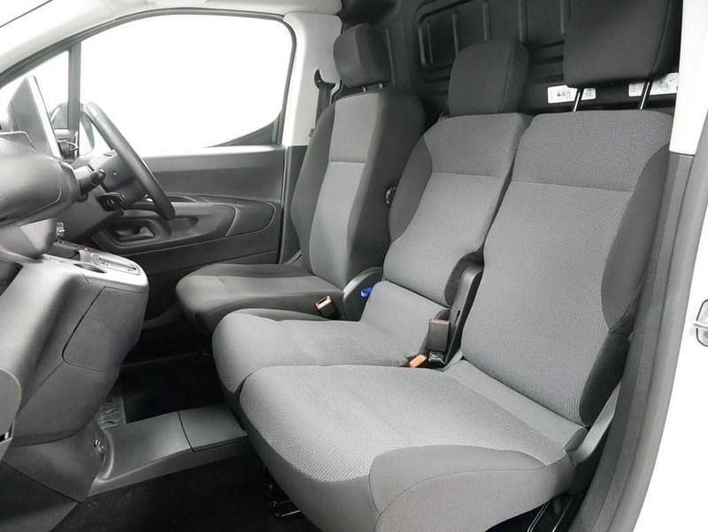 Used Toyota Proace 50 kW (68 HP) 2023 White MPV