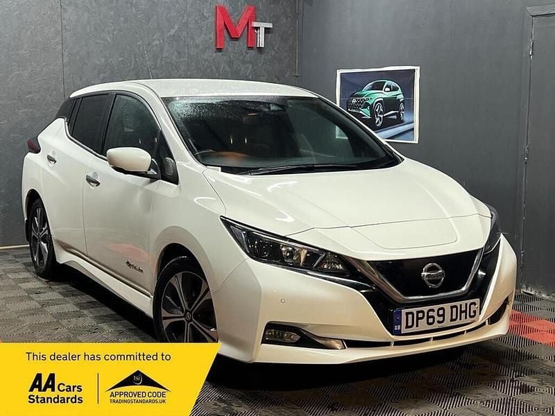 Used Nissan Leaf N-Connecta 110 kW (150 HP) 2019 White Hatchback