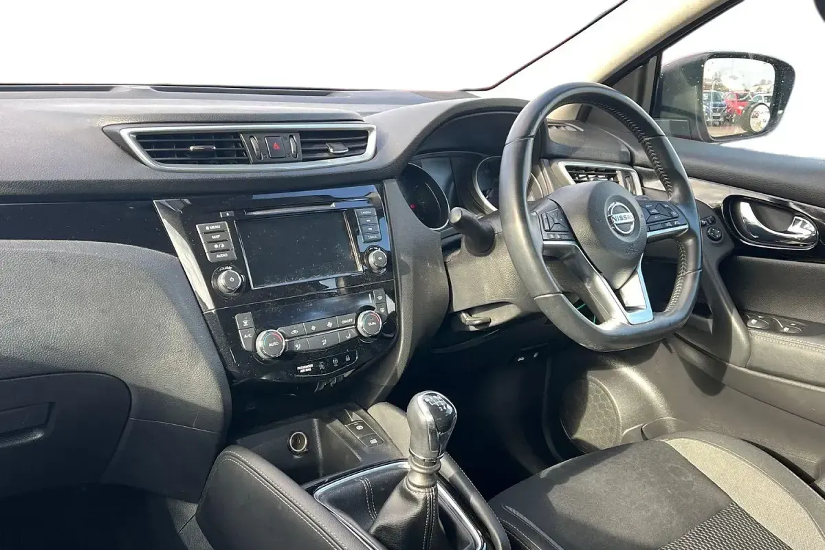 Used Nissan Qashqai Acenta Premium 140 HP (102 kW) 2018 Red SUV