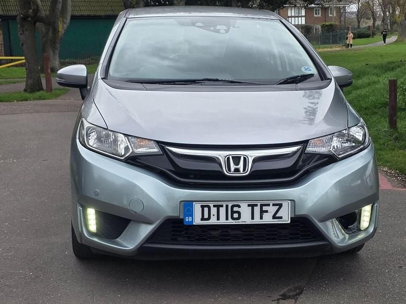 Second-hand Honda Jazz SE 102 CP (75 kW) 2016 Argintiu Hatchback