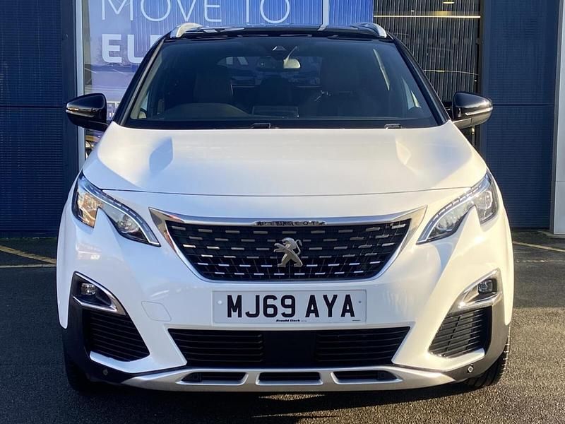 White Used 2019 Peugeot 5008 Premium MPV | £17,495 (Fair price) - Image 1/4
