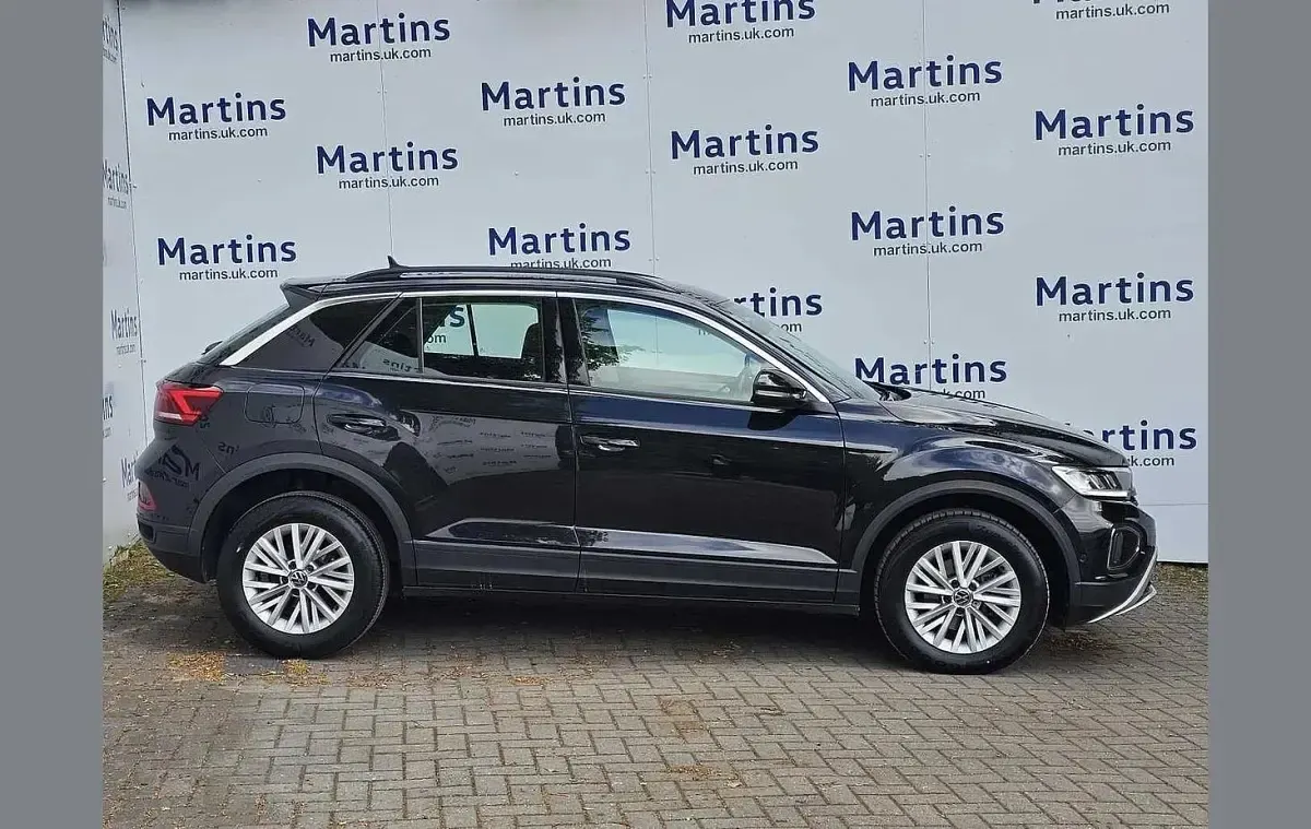 Usado VW T-Roc Life 150 HP (110 kW) 2023 Preto SUV