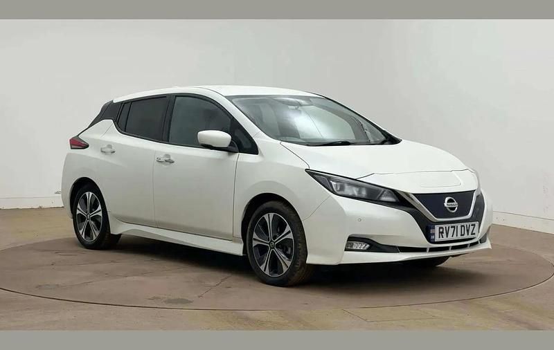 White Used 2021 Nissan Leaf Tekna Hatchback | £10,807 (Fair price) - Image 1/4